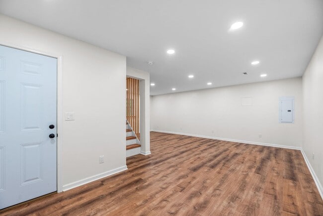 Building Photo - Beautifully Remodeled 3-Bedroom Home with ...