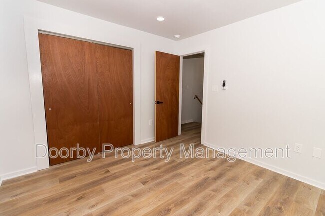 Building Photo - 1808 E 13th St