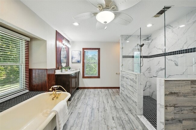 Building Photo - 1323 Dublin St