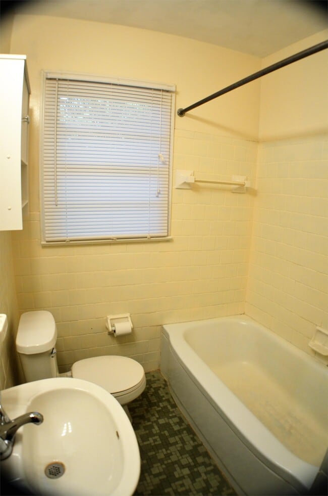 Building Photo - 3462 Biltmore Ave