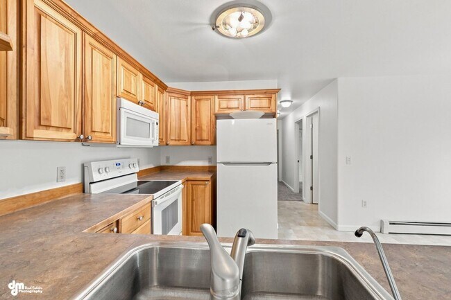 Building Photo - 8643 Lynnette Dr