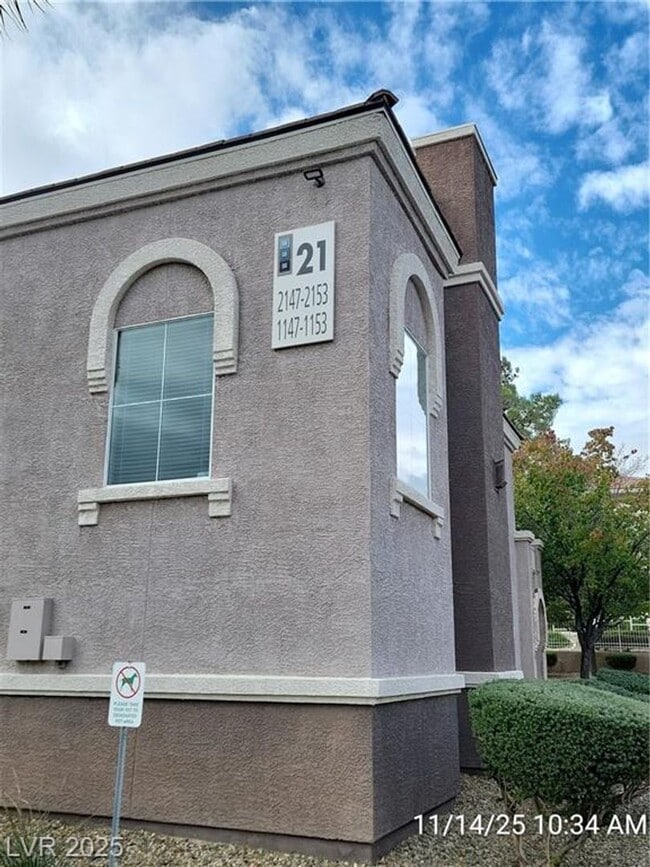 Building Photo - SOUTHWEST GATED 2-BED, 2-BATH FIRST-FLOOR ...