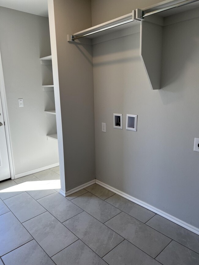 Building Photo - 1313 Sycamore Cir