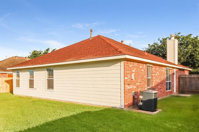 Building Photo - 6018 Settlers Village Dr