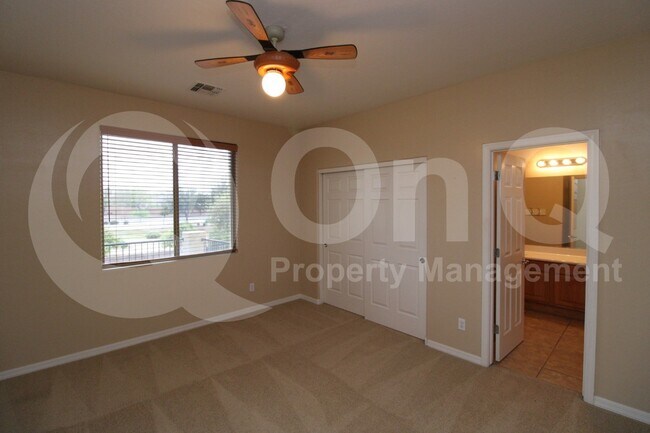 Building Photo - 3951 E Ravenswood Dr