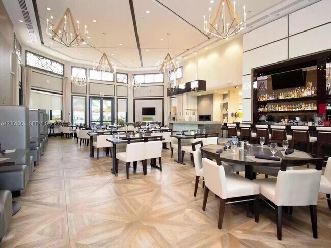 Building Photo - 9529 Eden Roc Ct
