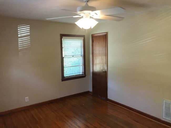 Building Photo - **UPCOMING**Nice 4 Bedroom / 1 Bathroom Ho...