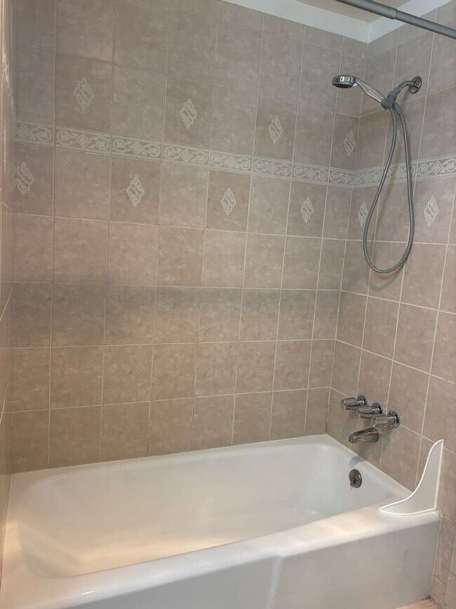 Building Photo - Beautiful remodeled ground floor 2 bedroom 1.5 bath