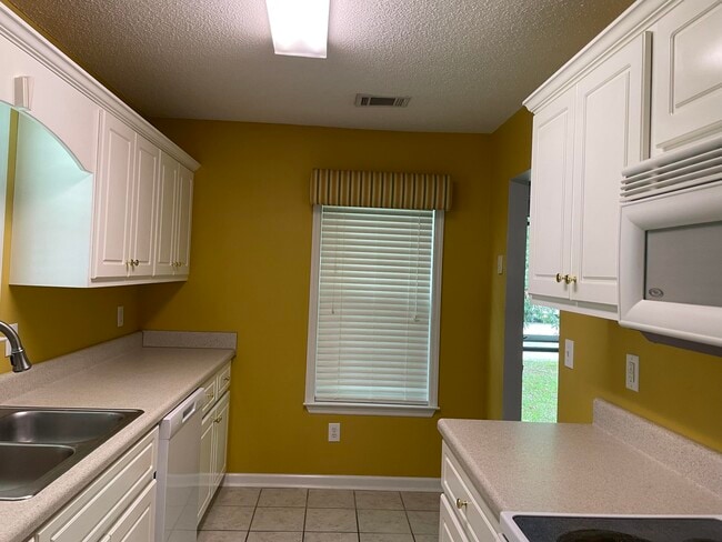 Building Photo - 1315 Triple Tree Ln SW