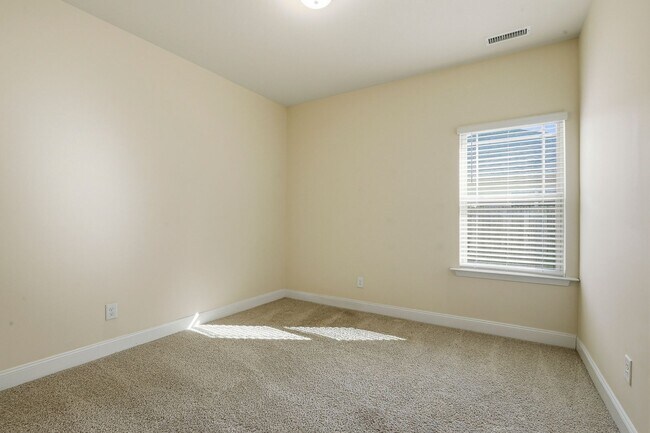 Building Photo - 52 Woodwater Cir