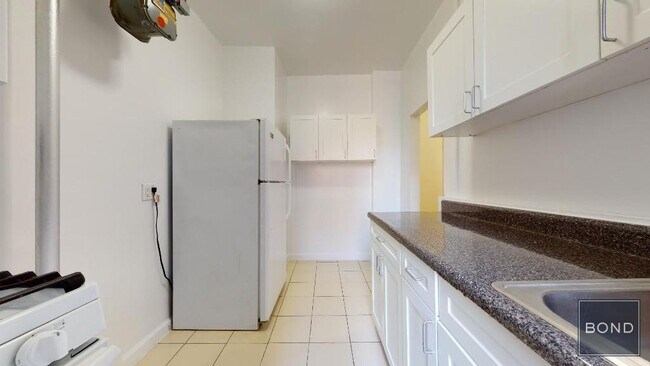 Building Photo - 620 W 171st St