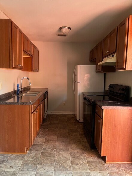 Building Photo - 3572 Torbay Dr