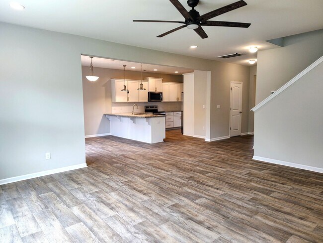 Building Photo - Beautiful home located in the Upper Riverpointe Community in Charlotte !