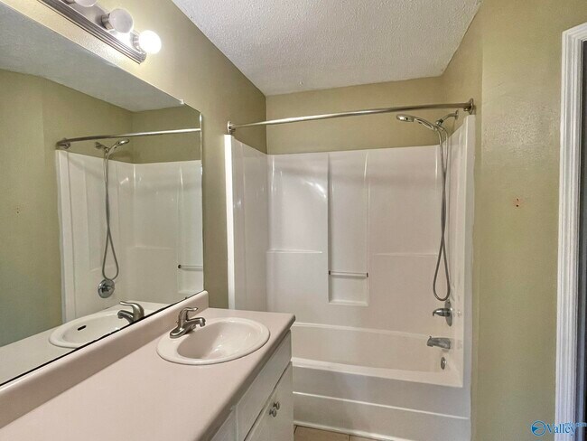 Building Photo - 105 Sugarwood Ct