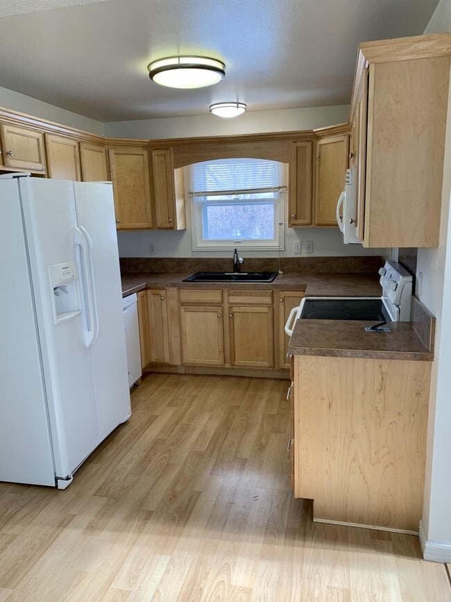 Building Photo - 3895 Kitt Dr