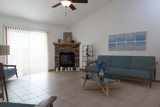 Building Photo - 750 Magoo Rd