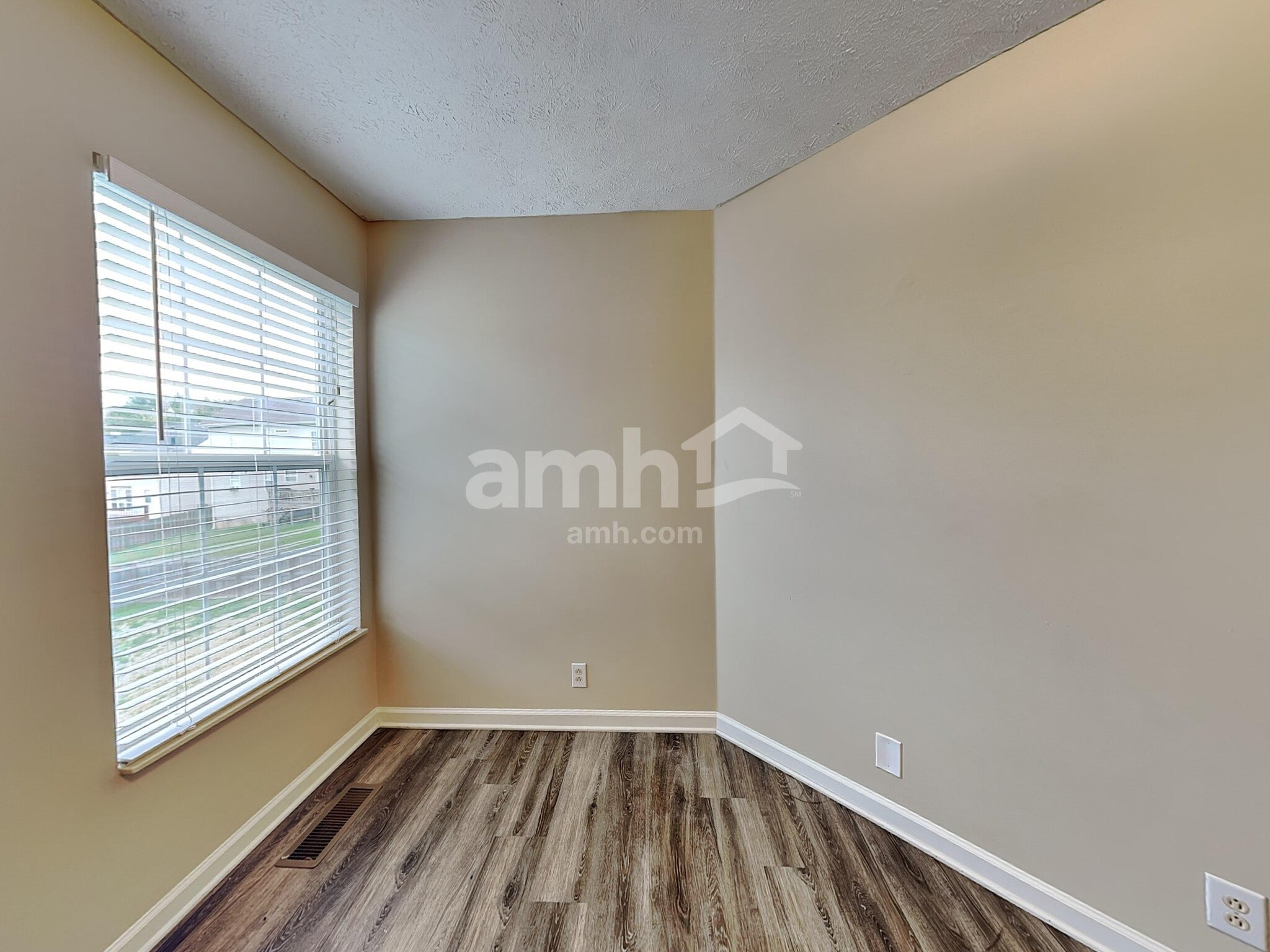 Building Photo - 3107 Creekview Ln