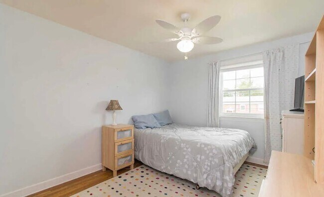 Building Photo - 711 Jonathan Dr