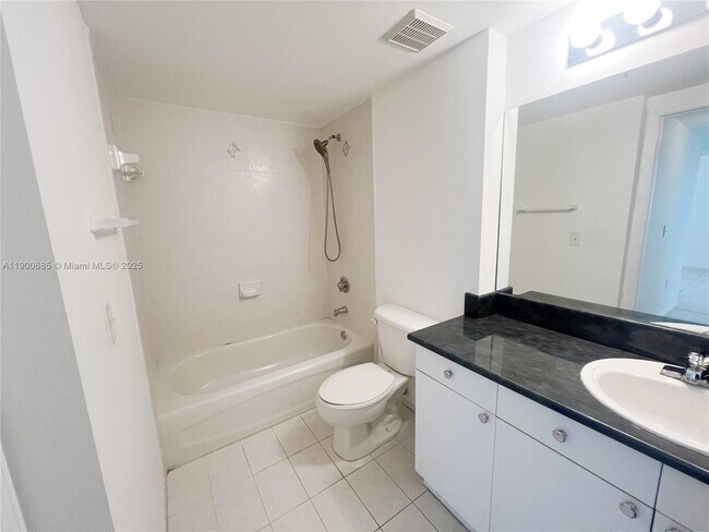Building Photo - 9340 Fontainebleau Blvd