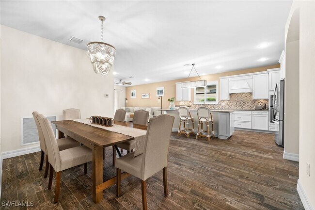 Building Photo - 14750 Laguna Dr