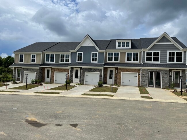 Building Photo - 5549 Wenrich Dr