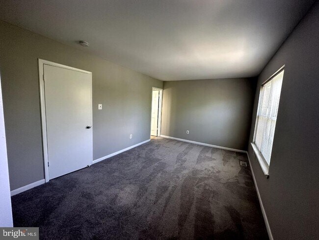 Building Photo - 8121 Fenwick Ct
