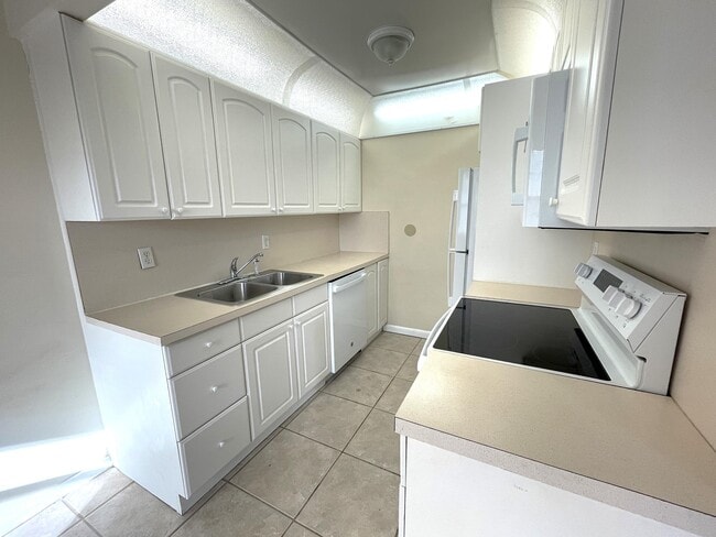 Building Photo - 1020 Exeter