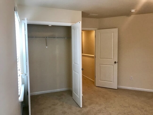 Building Photo - BEAUTIFUL! 4 Bedrooms/3.5 baths in Wild Wing. Spacious & Tons of space!