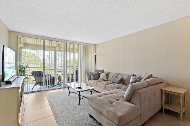Building Photo - 9480 Poinciana Pl