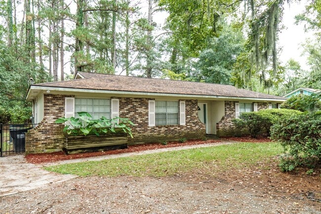 Building Photo - Beautiful 4 bedroom in the heart of Mossy Oaks!