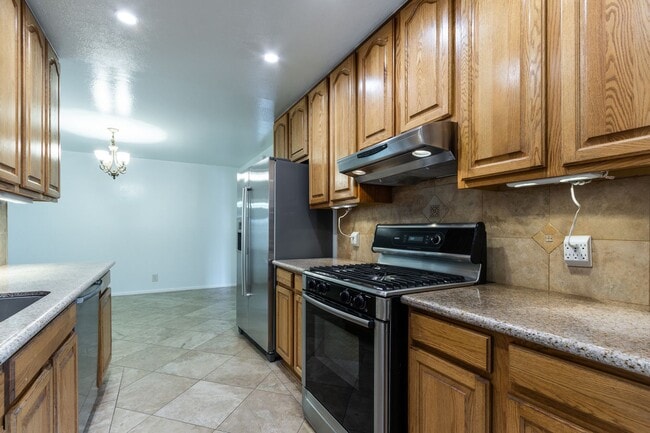 Building Photo - Beautiful & bright 3 bed / 2 Bath San Brun...