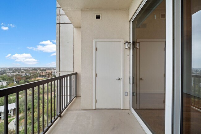 Building Photo - 3333 Allen Pkwy