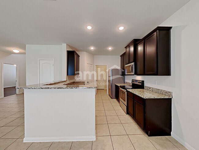 Building Photo - 7734 Watersedge Cove