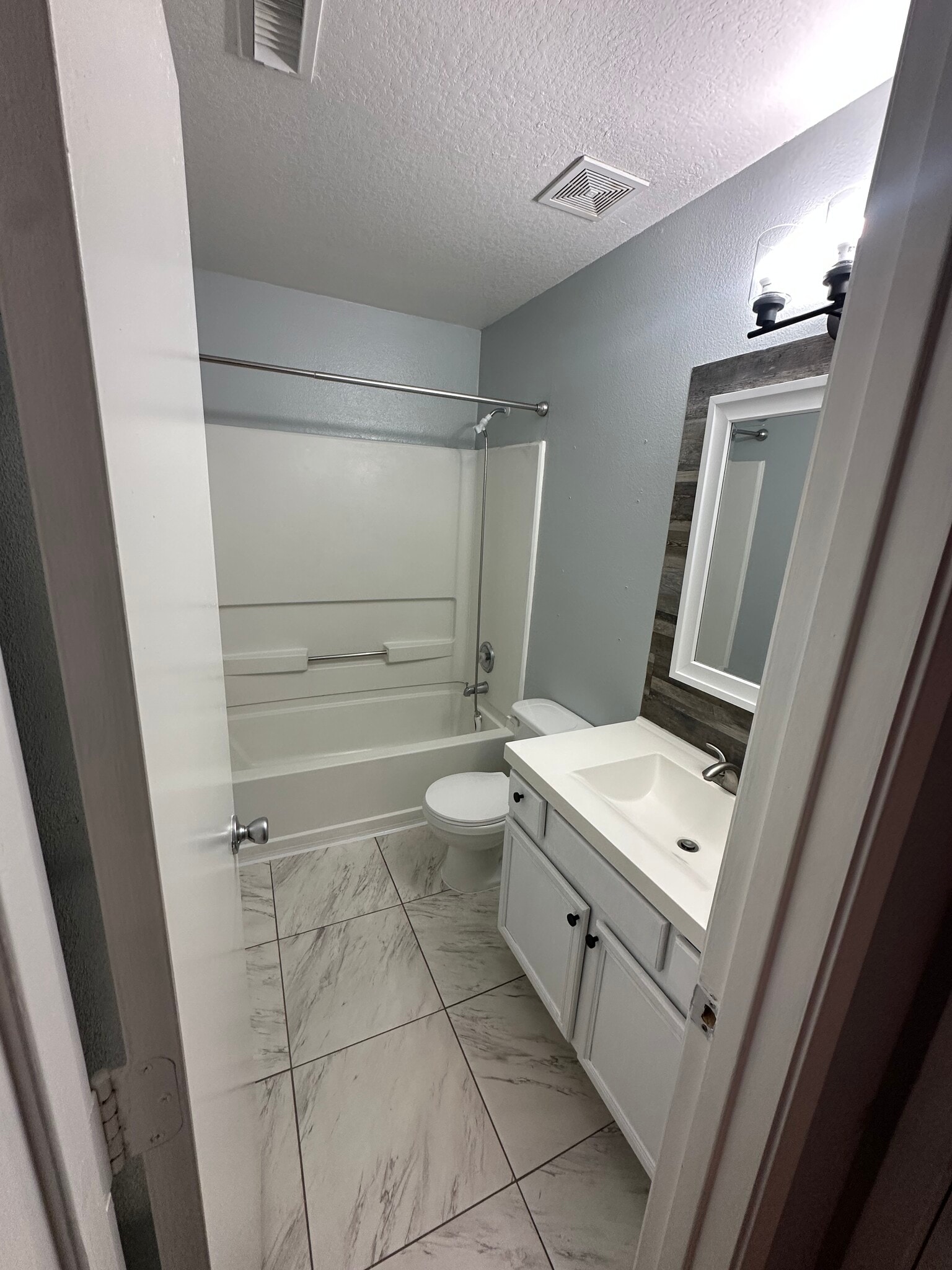 Building Photo - 6118 Elton Knolls St