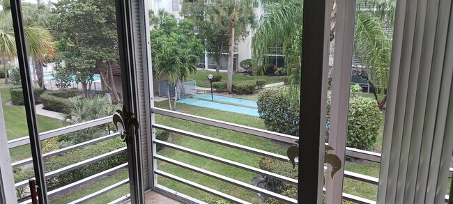 Building Photo - 3776 Inverrary Blvd