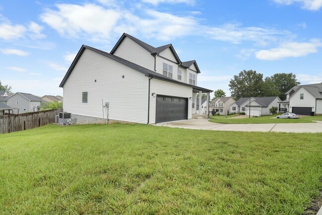 Building Photo - 525 Woodtrace Dr