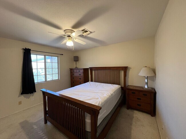 Building Photo - Two Bedroom Two Bathroom Fully Furnished Condo