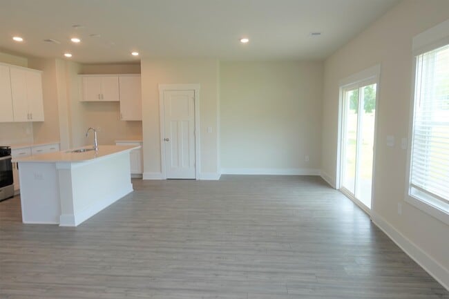 Building Photo - 100 Boren Wy