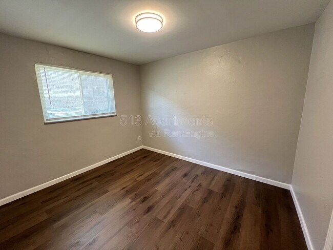 Building Photo - 524 Rockdale Ave