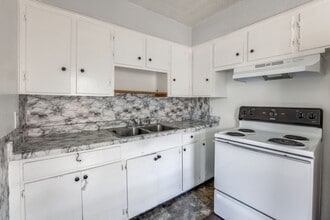 Building Photo - Museum District Gem: Cozy Retreat in a Vibrant Urban Oasis!