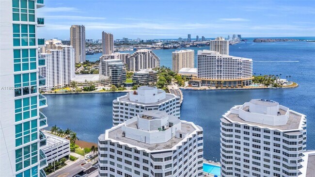 Building Photo - 950 Brickell Bay Dr