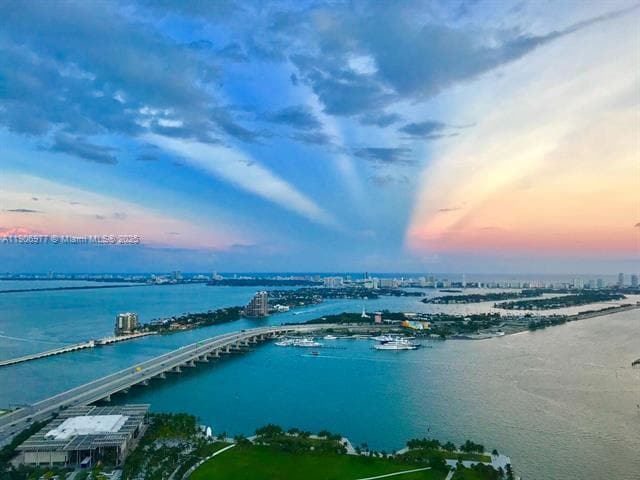 Building Photo - 900 Biscayne