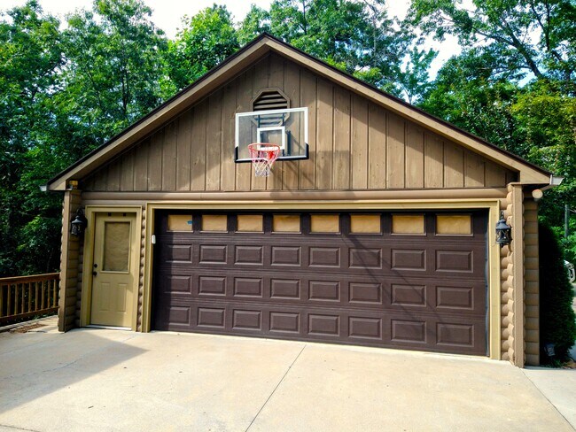 Building Photo - 386 Arbor Dr