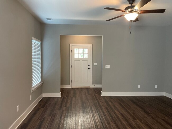 Building Photo - 3 Bedroom Home With Spacious Garage and Fenced Backyard!