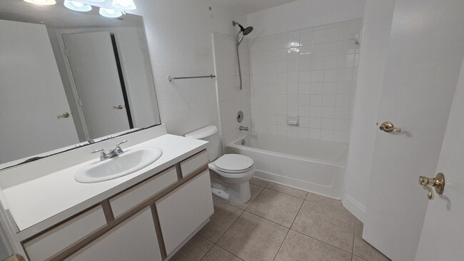 Building Photo - 2200 Key W Ct