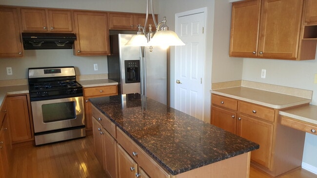 Building Photo - 2270 Hickory Point Dr