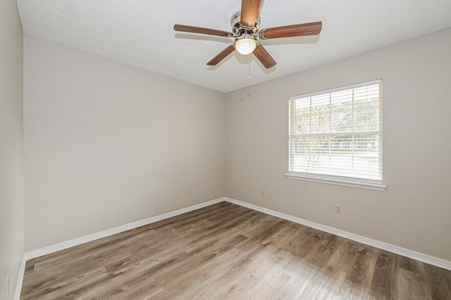 Building Photo - 7737 Manassas Ct E