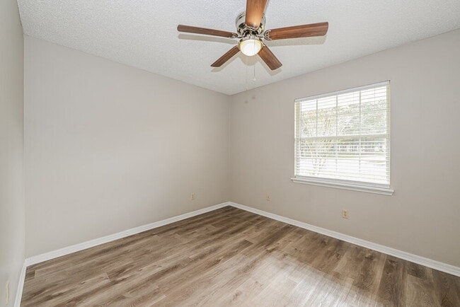 Building Photo - 7737 Manassas Ct E