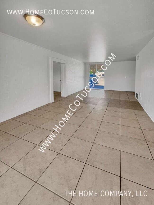 Building Photo - 3966 E Sylvane Dr