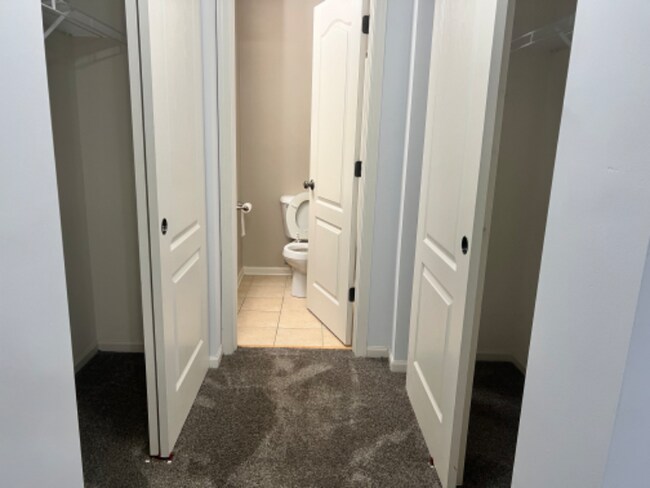 Building Photo - 524 Majestic Ln